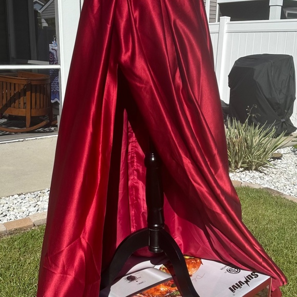 Red ballgown - Picture 9 of 13